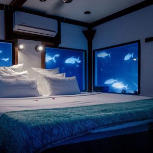 manta-resort-underwater-room-bedroom-pemba-island